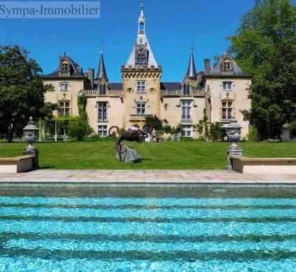 vente d'un château d'exception au cur des midi-pyrénées avec un camping 100 emplacements