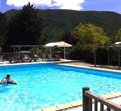 À vendre superbe camping au cur de la drÔme provenÇaleun cadre authentique, au milieu des champs de 