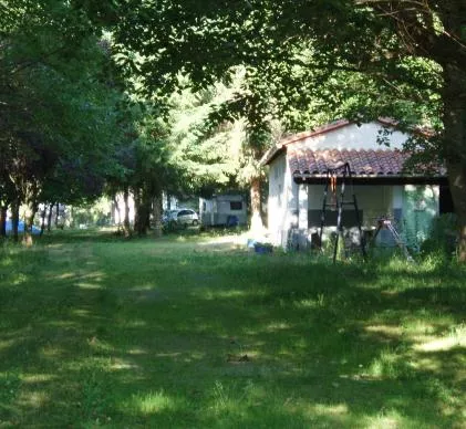 OPPORTUNITÉ UNIQUE – CRÉATION DE CAMPING / PRL DANS VILLAGE MÉDIÉVAL CLASSÉ