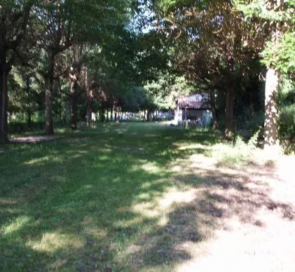 OPPORTUNITÉ UNIQUE – CRÉATION DE CAMPING / PRL DANS VILLAGE MÉDIÉVAL CLASSÉ