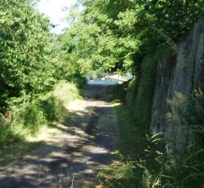 OPPORTUNITÉ UNIQUE – CRÉATION DE CAMPING / PRL DANS VILLAGE MÉDIÉVAL CLASSÉ