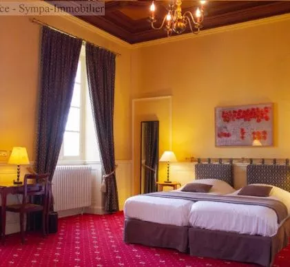 vente d'un château d'exception au coeur des midi-pyrénées avec un camping 100 emplacements