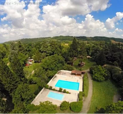 vente d'un château d'exception au coeur des midi-pyrénées avec un camping 100 emplacements