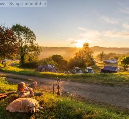 camping avec 100 emplacements