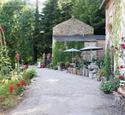 vendu en exclusivité camping superbement situé dans une zone touristique très connue