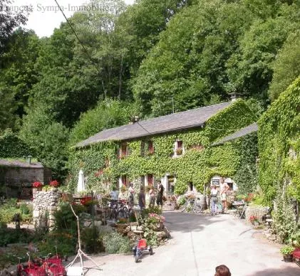 vendu en exclusivité camping superbement situé dans une zone touristique très connue