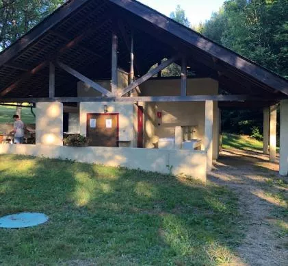 vendu en exclusivité camping superbement situé dans une zone touristique très connue