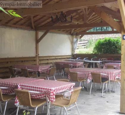 une opportunité exceptionnelle d'acquérir un camping prospère et bien établi situé dans la magnifiqu