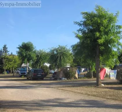 une opportunité exceptionnelle d'acquérir un camping prospère et bien établi situé dans la magnifiqu