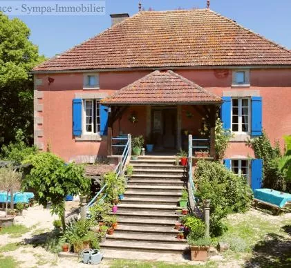 superbe camping à vendre situé à seulement 30 minutes de cahors dans le lot, en occitanie