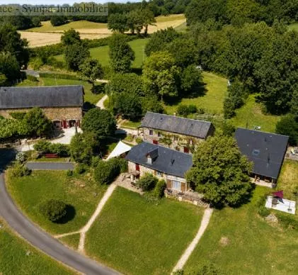 camping naturiste renommé et prospère, situé sur un site exceptionnel de plus de 17 hectares