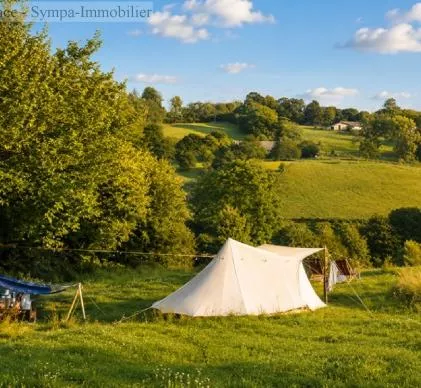 camping naturiste renommé et prospère, situé sur un site exceptionnel de plus de 17 hectares