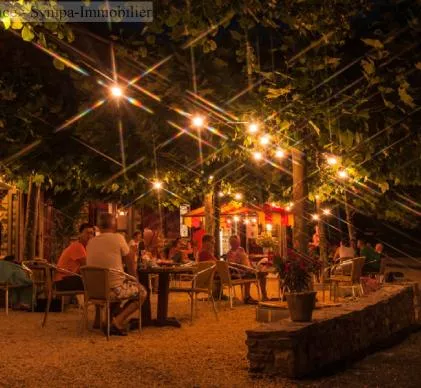 camping naturiste renommé et prospère, situé sur un site exceptionnel de plus de 17 hectares