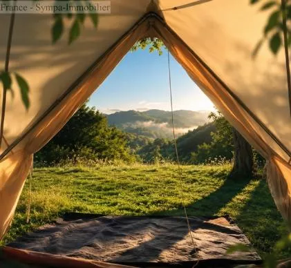 camping naturiste renommé et prospère, situé sur un site exceptionnel de plus de 17 hectares