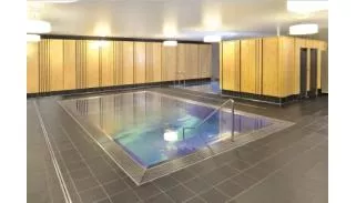 Caniveaux sur-mesure Rhône® pour espaces aquatiques