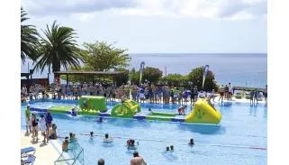 Parcours gonflable aquatique modulaire pour piscine