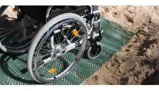 Tapis de cheminement PMR pour plage